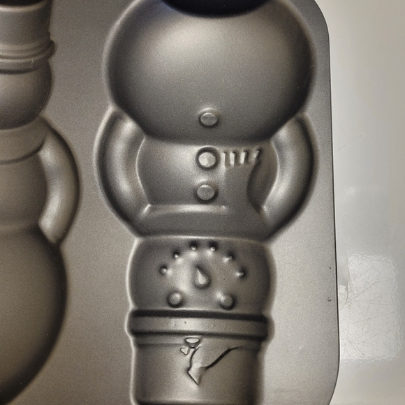 Pair of Snowman Non-stick Cake Pan Large & Medium - Picture 3 of 8